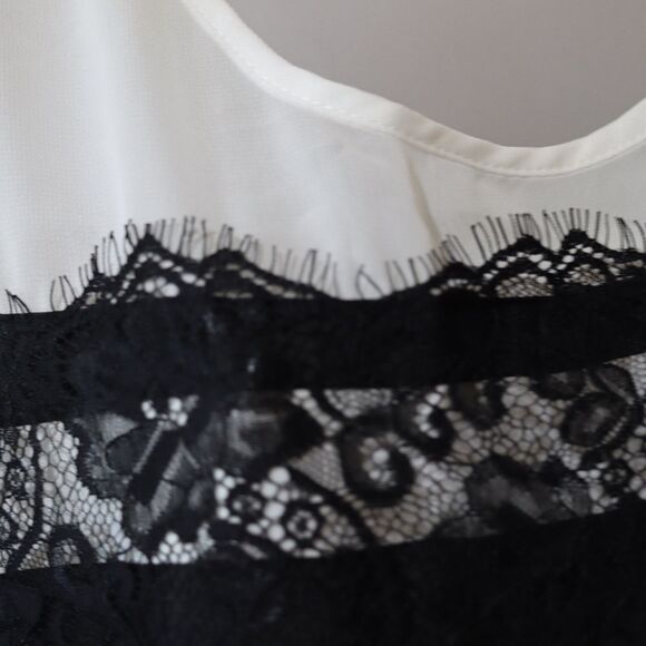 Charming Charlie Black & White Striped Lace Detail Y2K Sleeveless Top Medium - Picture 5 of 8